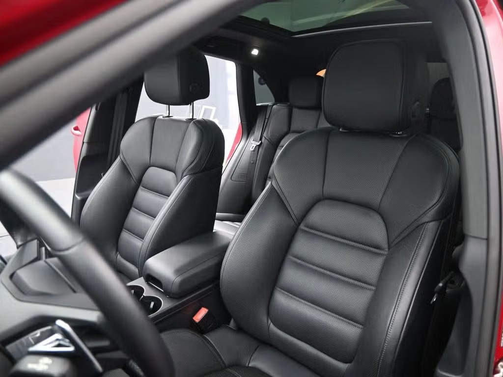 2025 Porsche Macan photo 14