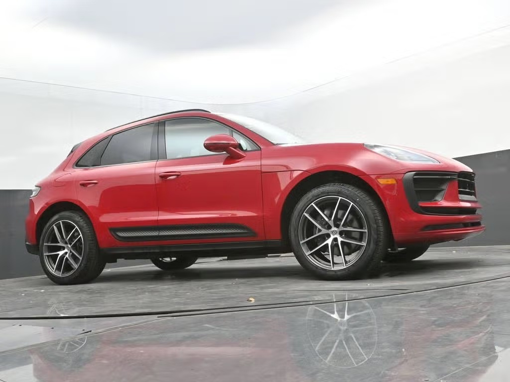 2025 Porsche Macan photo 20