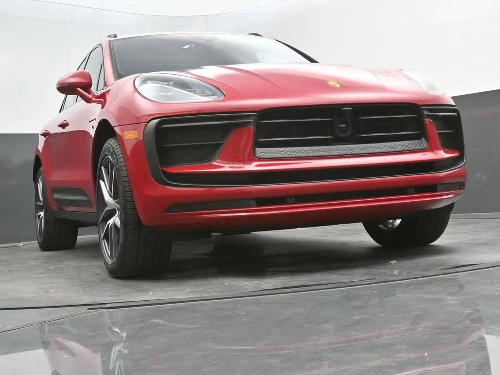 2025 Porsche Macan photo 21