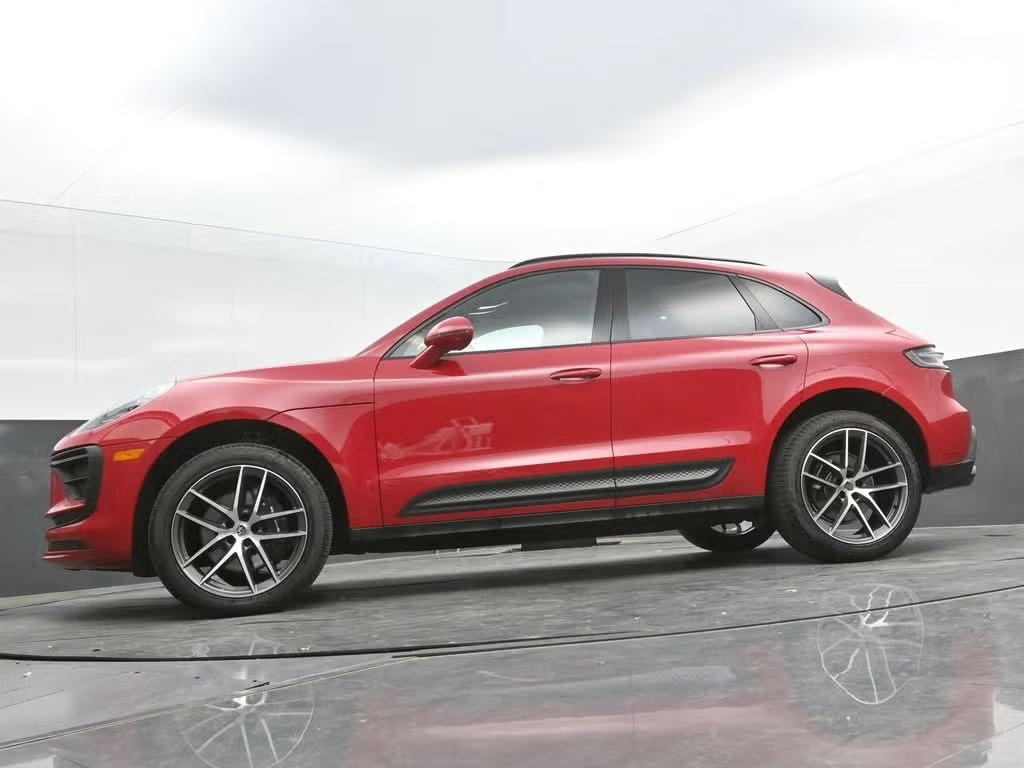 2025 Porsche Macan photo 23