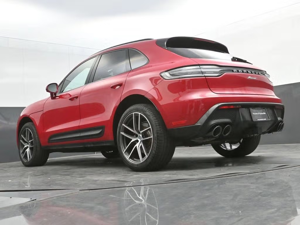 2025 Porsche Macan photo 24