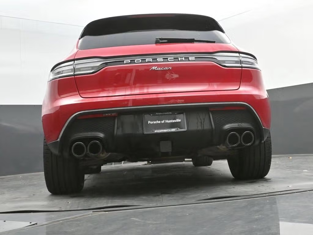 2025 Porsche Macan photo 25