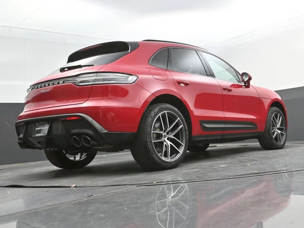 2025 Porsche Macan photo 26