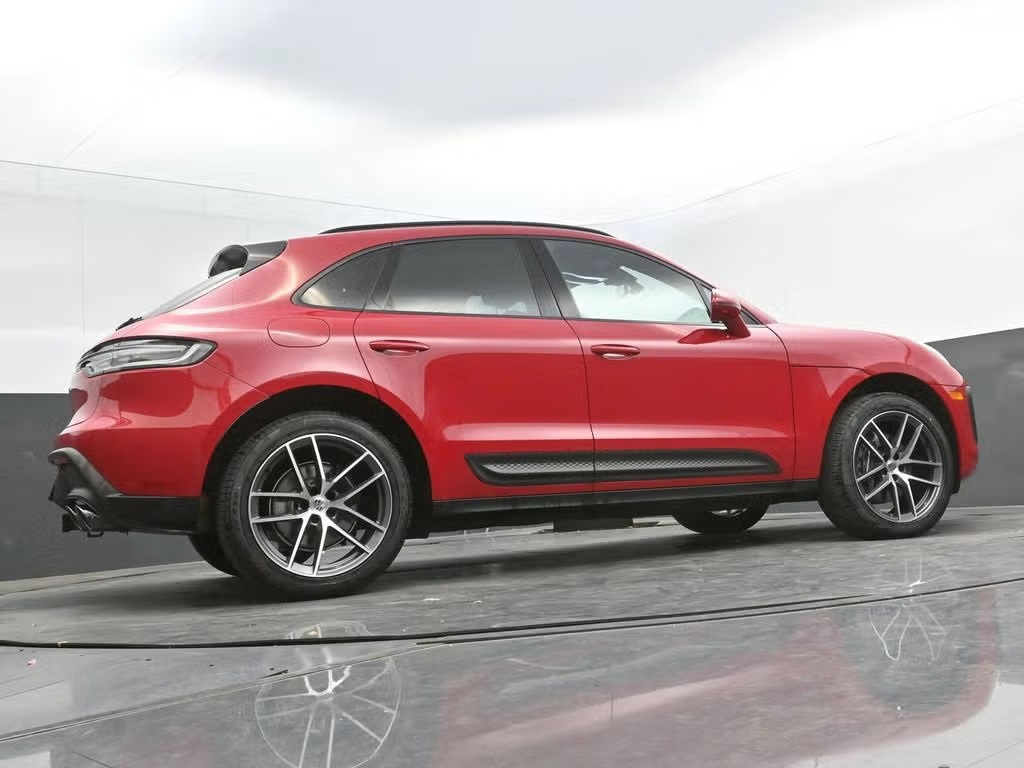 2025 Porsche Macan photo 27