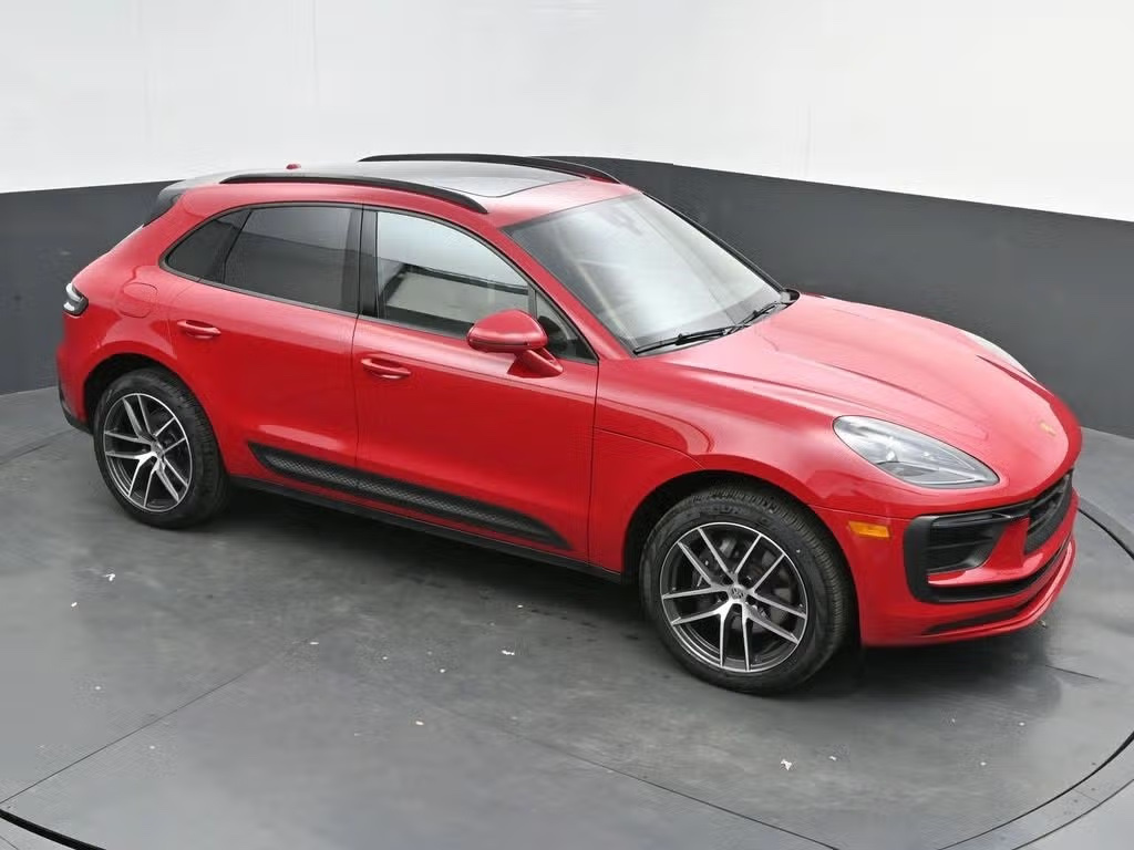 2025 Porsche Macan photo 28