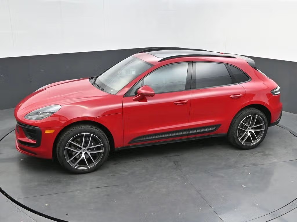 2025 Porsche Macan photo 30