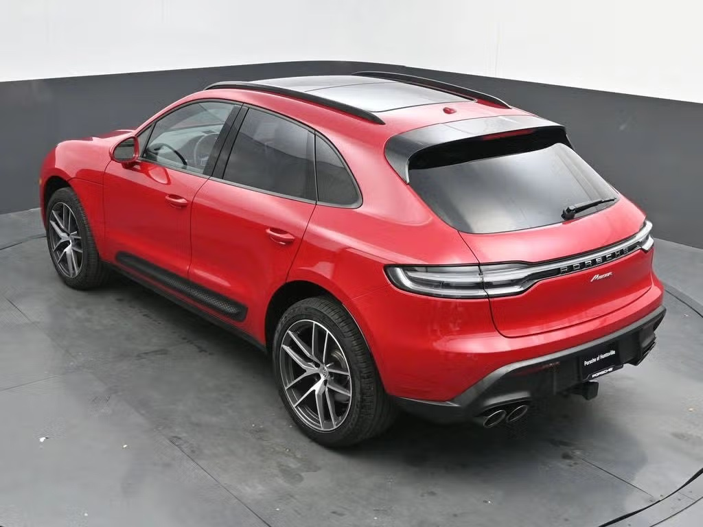 2025 Porsche Macan photo 31